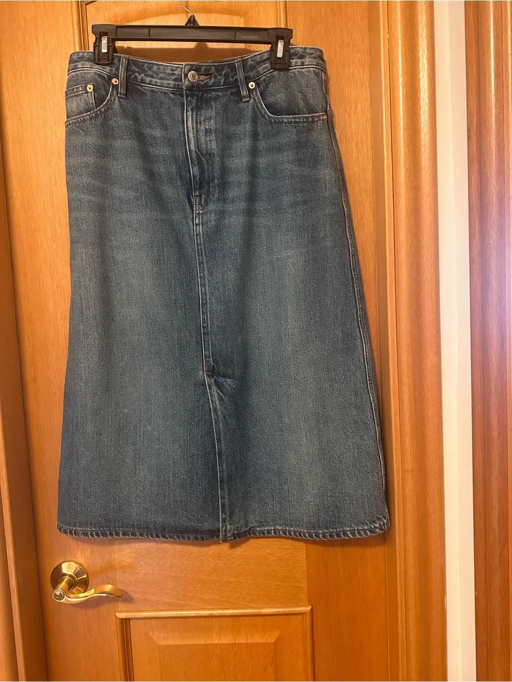 NWT Club Monaco Medium Wash Denim Midi Pencil Skirt Size 30